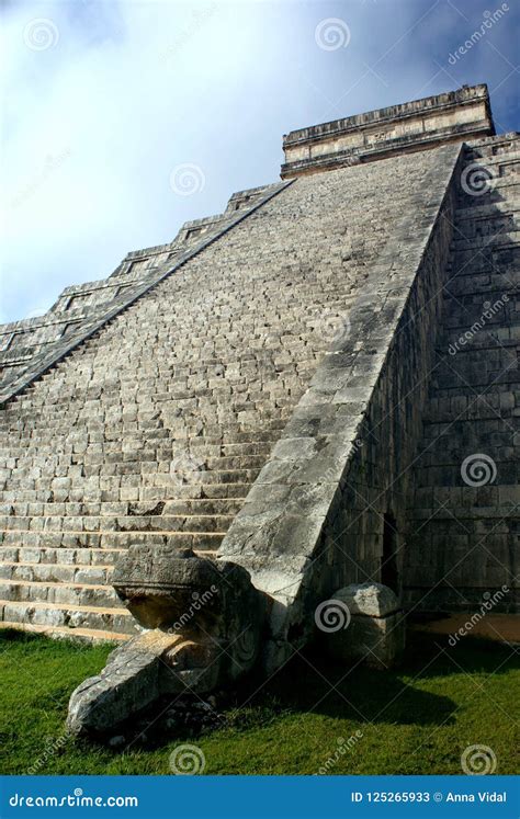 Pyramid of Kukulkan Chichen Itza. Mexico Stock Image - Image of detail ...