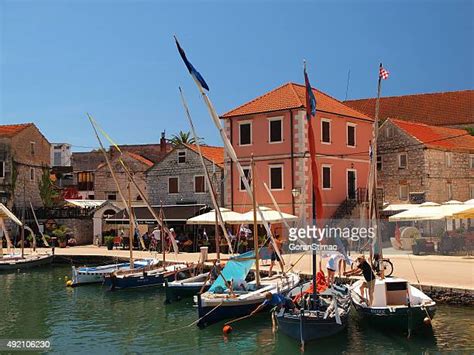 Lateen Sail Photos and Premium High Res Pictures - Getty Images