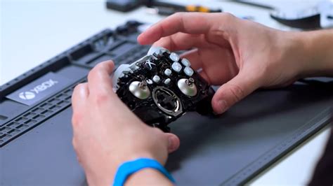 Microsoft now sells official Xbox controller repair parts | PCWorld