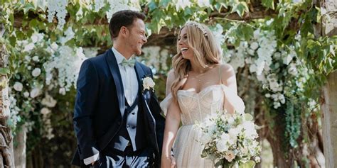 Steal Stacey Solomon & Joe Swash’s Wedding Flower Style | Interflora