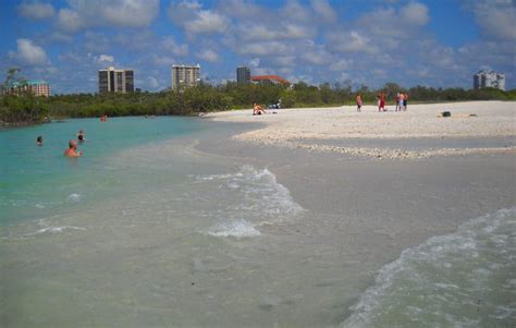 Clam Pass Park, Naples: Swimmers ride tide + kayaking trail