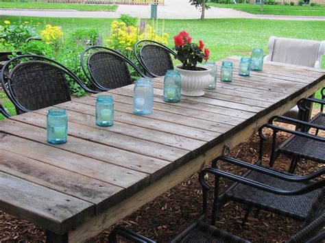 easy to make table | Outdoor farmhouse table, Outdoor farm table, Diy patio furniture