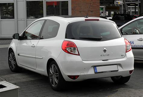 File:Renault Clio 20th (III, Facelift) – Heckansicht, 12. Juni 2011, Düsseldorf.jpg - Wikimedia ...