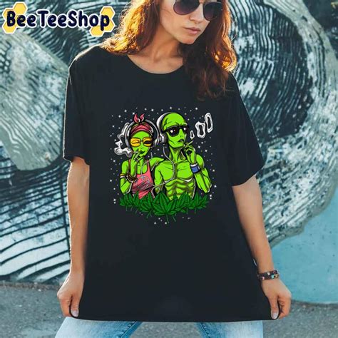 Hippie Aliens Smoking Weed Unisex T-Shirt - Beeteeshop