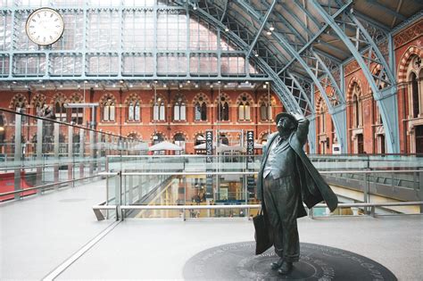 The Sir John Betjeman Statue – News & Events | St Pancras Station