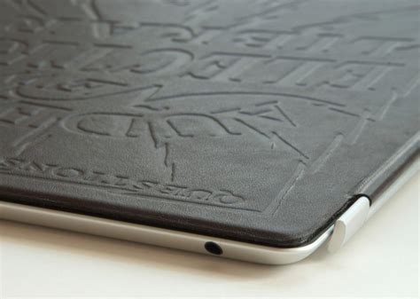 Handmade Leather iPad 2 Smart Cover | Gadgetsin