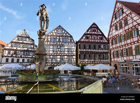 Deutschland, Baden-Württemberg, Leonberg, Marktplatz, Fachwerkhäuser ...