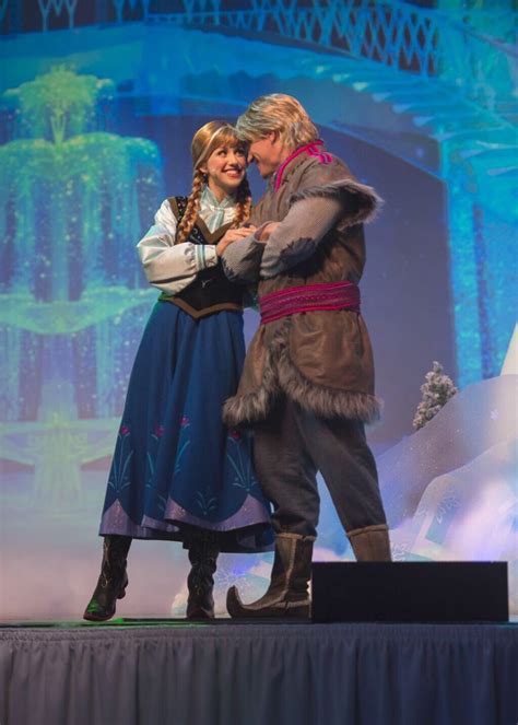 Anna and Kristoff costume for couples! 15 each like if we should do ...