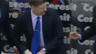 Awkward High Five Fail GIF - Find & Share on GIPHY