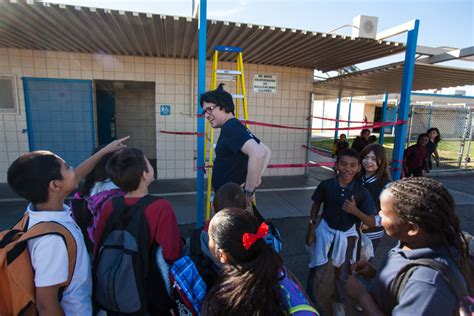 Bell Elementary principal hits the roof to promote reading | Las Vegas Review-Journal