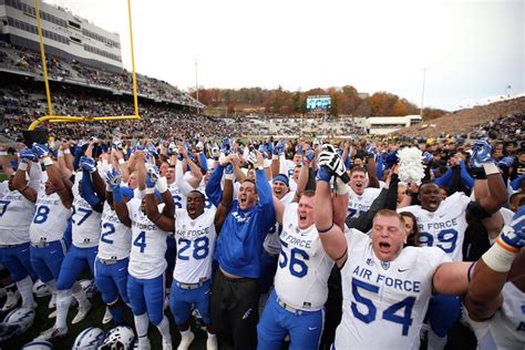 Air Force reclaims Commander-in-Chief's Trophy with big win at Army