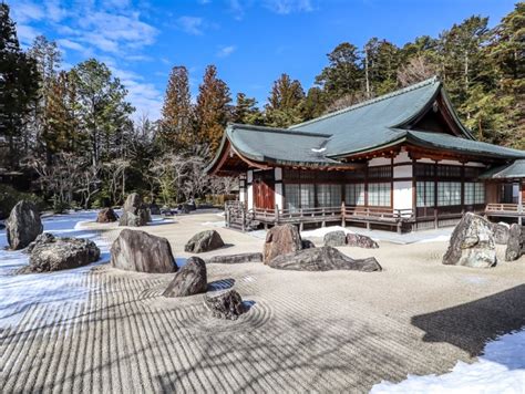 What to Expect from Your Koyasan Temple Stay