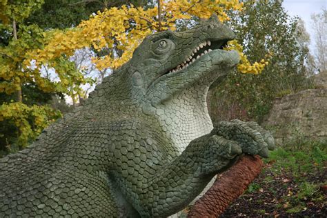 Dinosaurs, Crystal Palace | The Crystal Palace Dinosaurs are… | Flickr