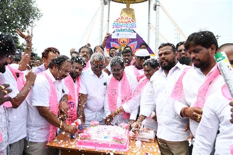 BRS Party Celebration | తెలంగాణ గడ్డపై బీఆర్‌ఎస్‌కు జేజేలు… ఫొటోలు-Namasthe Telangana