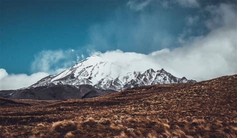 The Ultimate Guide to Hiking the Tongariro (Updated 2024)