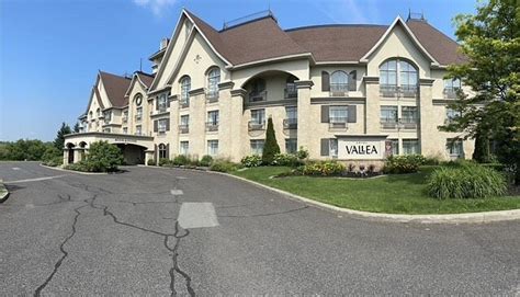 HOTEL VALLEA BROMONT (Quebec) - Hotel Reviews, Photos, Rate Comparison ...