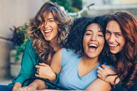 5 beneficios de pasar tiempo entre amigas | BuenaVida.pr