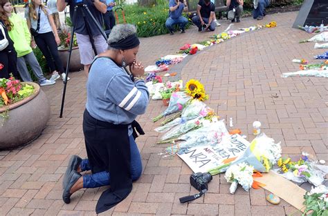 Photos: Community Remembers Parade Mass Shooting Victims in Highland Park, Illinois – NBC10 ...