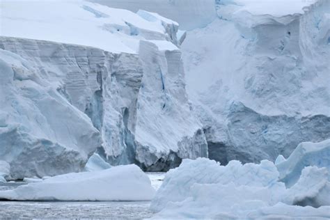 Scientists 'Surprised' by Antarctic Glacier Suddenly Doubling Its Speed - Newsweek