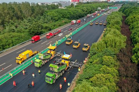 ‘Landmark event’ claimed as robots pave busy highway in China - Global ...