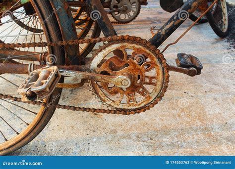 Rusty Front Sprocket and Chain of Old Bicycle Stock Image - Image of gear, rust: 174553763