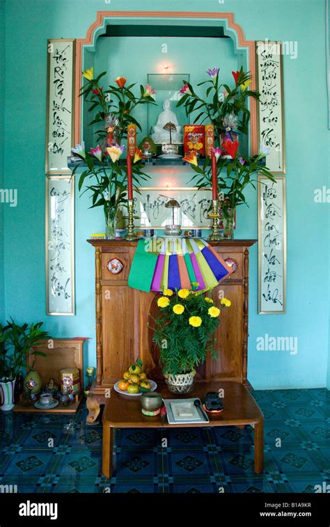 Buddhist shrine home hi-res stock photography and images - Alamy