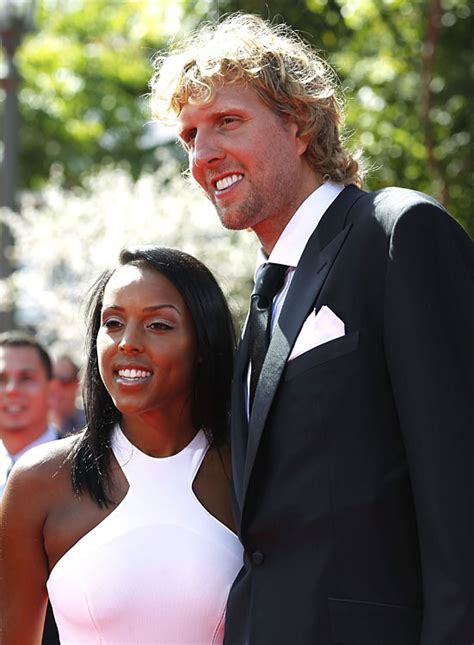 Da Man's Sports Blog: Dirk Nowitzki Ties The Knot in KENYA