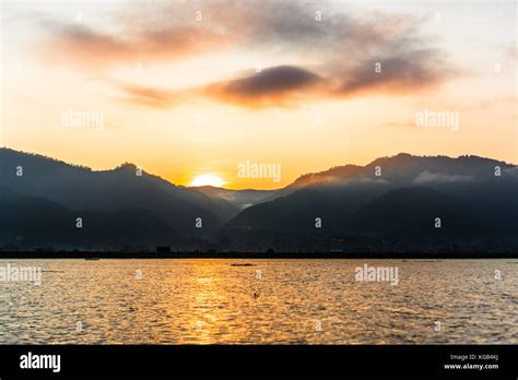 Day trip on Inle Lake - sunrise Stock Photo - Alamy