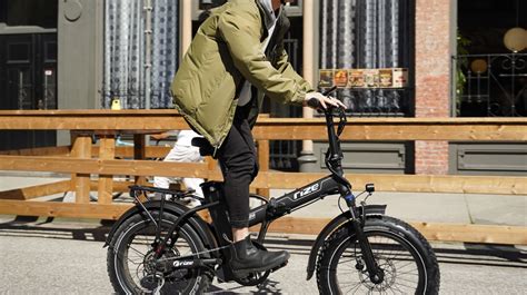 eBikes VS Electric Scooters: Exploring the Pros and Cons – Rize Bikes ...