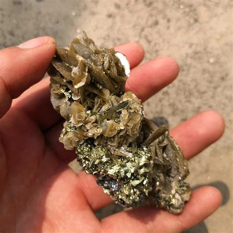 Aliexpress.com : Buy Rare Minerals Natural Ore Newly Listed Siderite chalcopyrite Crystal Quartz ...