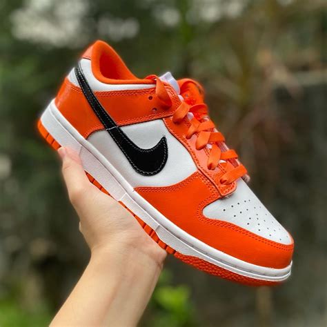 Dunk Low Halloween 2022 / Brilliant Orange on Carousell