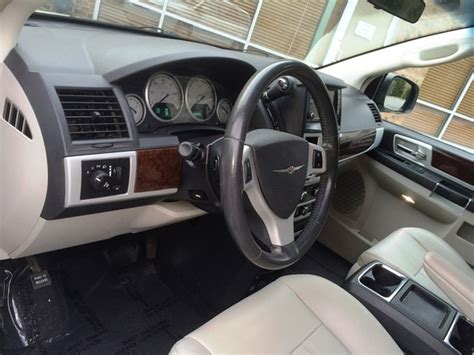 2010 Chrysler Town & Country - Interior Pictures - CarGurus