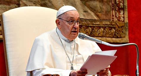 Pope Francis calls for end to 'deplorable' practice of surrogacy