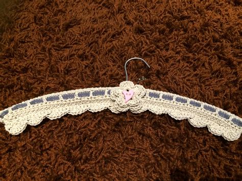 Crochet coat hanger cover | Stricken und häkeln, Häkeln, Stricken