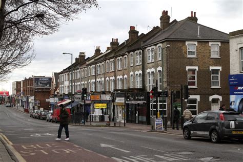 High Street Harlesden © Martin Addison cc-by-sa/2.0 :: Geograph Britain and Ireland