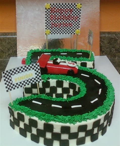 Race Track Cake - CakeCentral.com