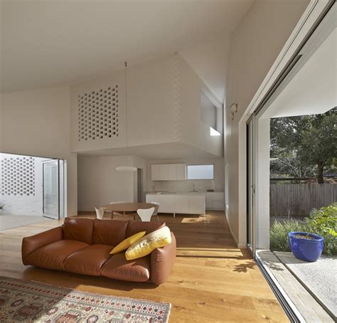 Modest Inner City Courtyard House for a Young Family in Sydney