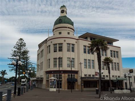 Enjoy Napier Art Deco Buildings with a Walking Tour