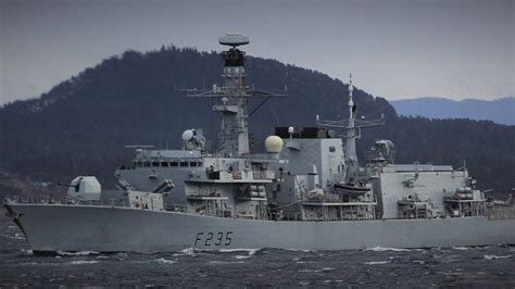 HMS Monmouth crew exercise right to march through town - BBC News