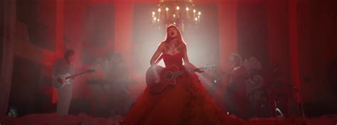 Taylor Swift Premieres Music Video for "I Bet You Think About Me ...