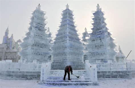 Le sculture di ghiaccio - La foto del giorno - Corriere della Sera