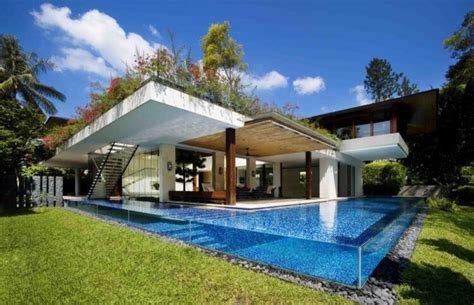 Tangga House Singapore glass pool | Dornob