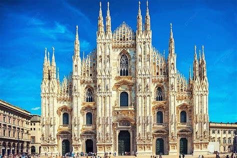 Background Pemandangan Siang Hari Katedral Milan Yang Terkenal Duomo Di Milano Di Piazza Di ...