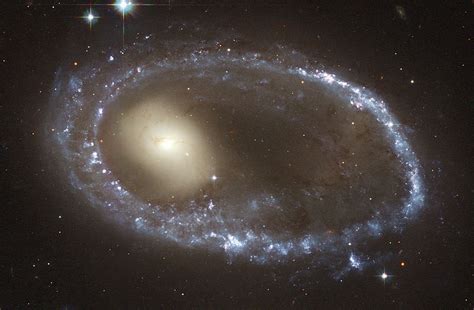 Rare "Ring Galaxy" Seen in the Early Universe - Universe Today | Hubble, Galáxia de andrômeda ...