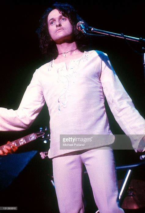 Jon Anderson of Yes performs on stage, London, 1975. | Performance, Yes ...