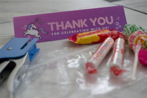 Unicorn-Party-Favor-Bag-Topper-DIY-8 - TINSELBOX