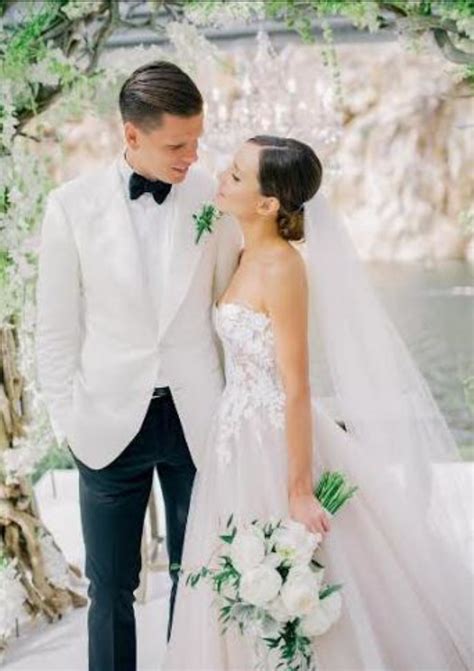 Arsenal goalkeeper Wojciech Szczesny weds his fiancee in lavish ...