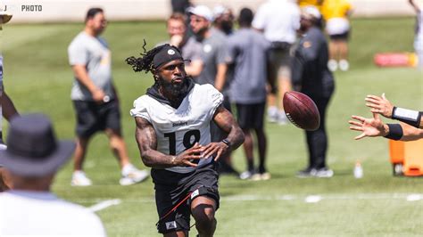 Steelers Star WR Diontae Johnson Leaves 1st Quarter Of Final Preseason ...