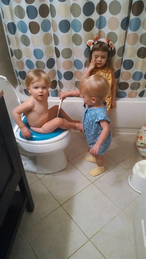 A blog for my mom: How (Not) to Potty Train Twins {Five Favorites}