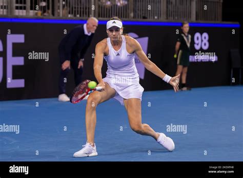 Glasgow, Scotland 8th November 2022. Elena Rybakina of Kazakhstan plays Harriet Dart of Great ...